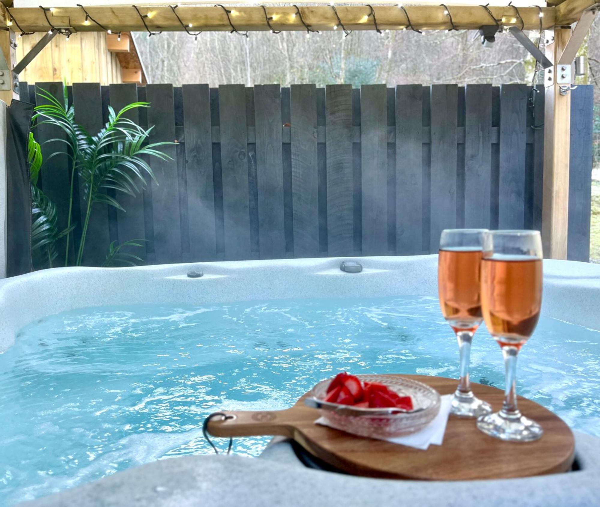 Bluebell Cottage With Hot Tub バラチェリッシュ エクステリア 写真