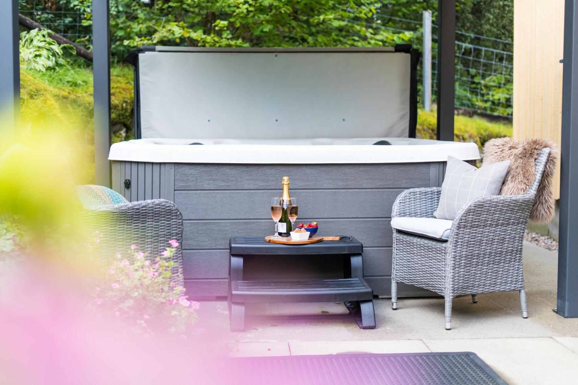 Bluebell Cottage With Hot Tub バラチェリッシュ エクステリア 写真
