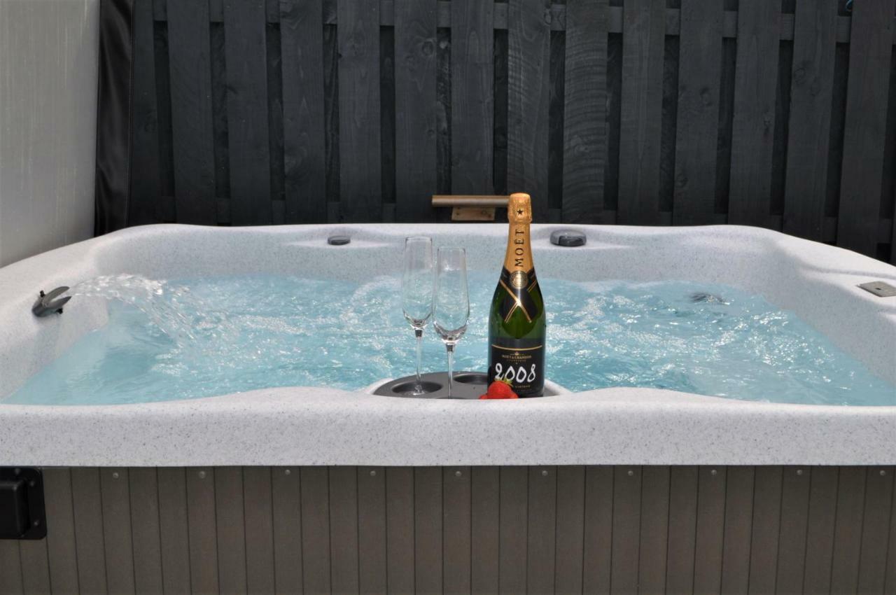 Bluebell Cottage With Hot Tub バラチェリッシュ エクステリア 写真